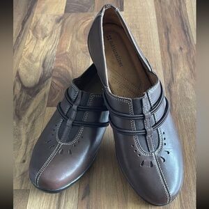 8.5 NATURALIZER Nasan Slip-On Loafers Brown Leather Low Heel Bungee Cord Women’s